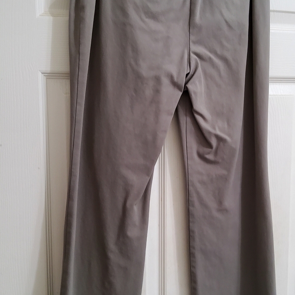 Ann Taylor Signature Khaki, Size 6, Waist 32" Inseam 30" Hips 40" comfy - Picture 2 of 7